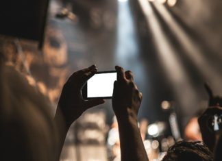 Cum încălzesc smartphone-urile planeta