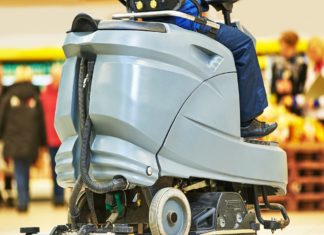 Mașinile de curățenie cu volan VS cele manuale. Care sunt avantajele și dezavantajele