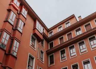 5 moduri prin care tehnologia IOT îmbunătățește clădirile de apartamente