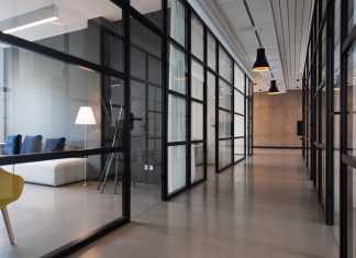 Cum trebuie configurat sistemul de încuietori într-o clădire comercială