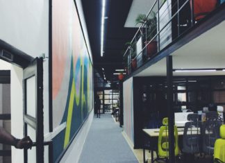 Cum îi ajută pe managerii de facilități tehnologia să optimizeze spațiul imobiliar al unei companii