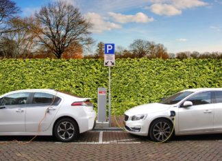 Cum afectează evoluția vehiculelor electrice domeniul FM: Ce trebuie știut despre infrastructurile EV