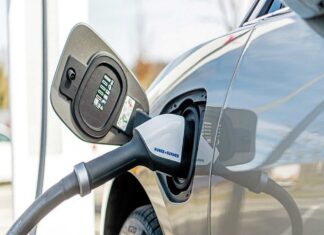 Compania HUBER + SUHNER a lansat primul cablu pentru stațiile EV ce permite încărcarea continuă la 500 A