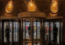 Soluții de control al accesului în clădiri pentru prevenirea răspândirii COVID-19